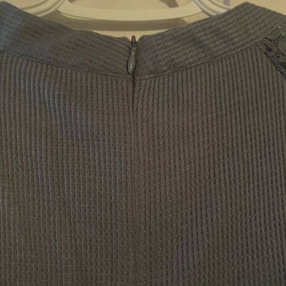 NWT top with sheer sleeves - Picture 5 of 5